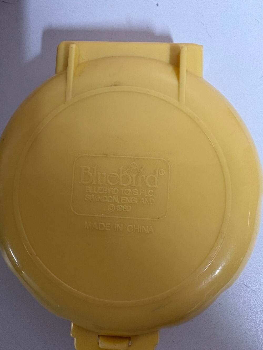 Vintage 1989 Polly Pocket Nancy's Wedding Day / Bridesmaid Polly Yellow Compact - Picture 2 of 5